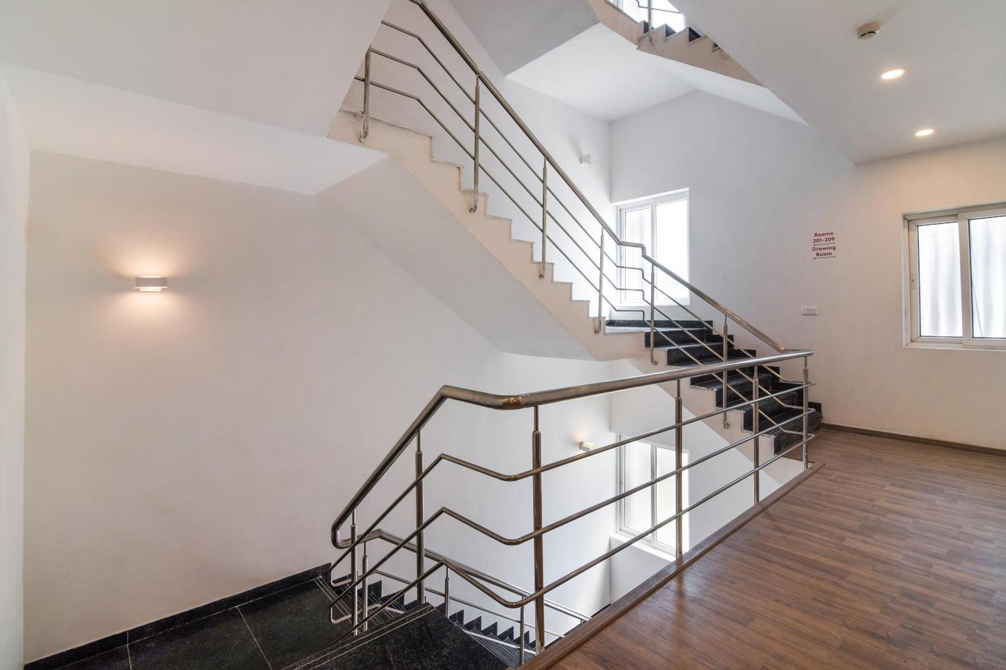 Super Townhouse Xotel Ченнаи Экстерьер фото
