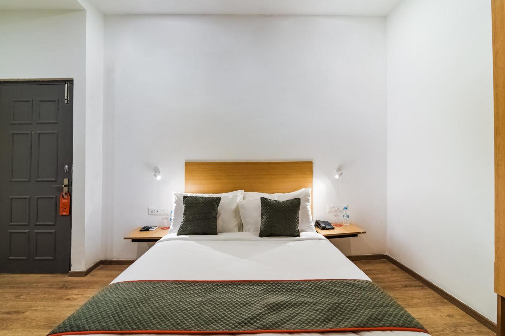Super Townhouse Xotel Ченнаи Экстерьер фото