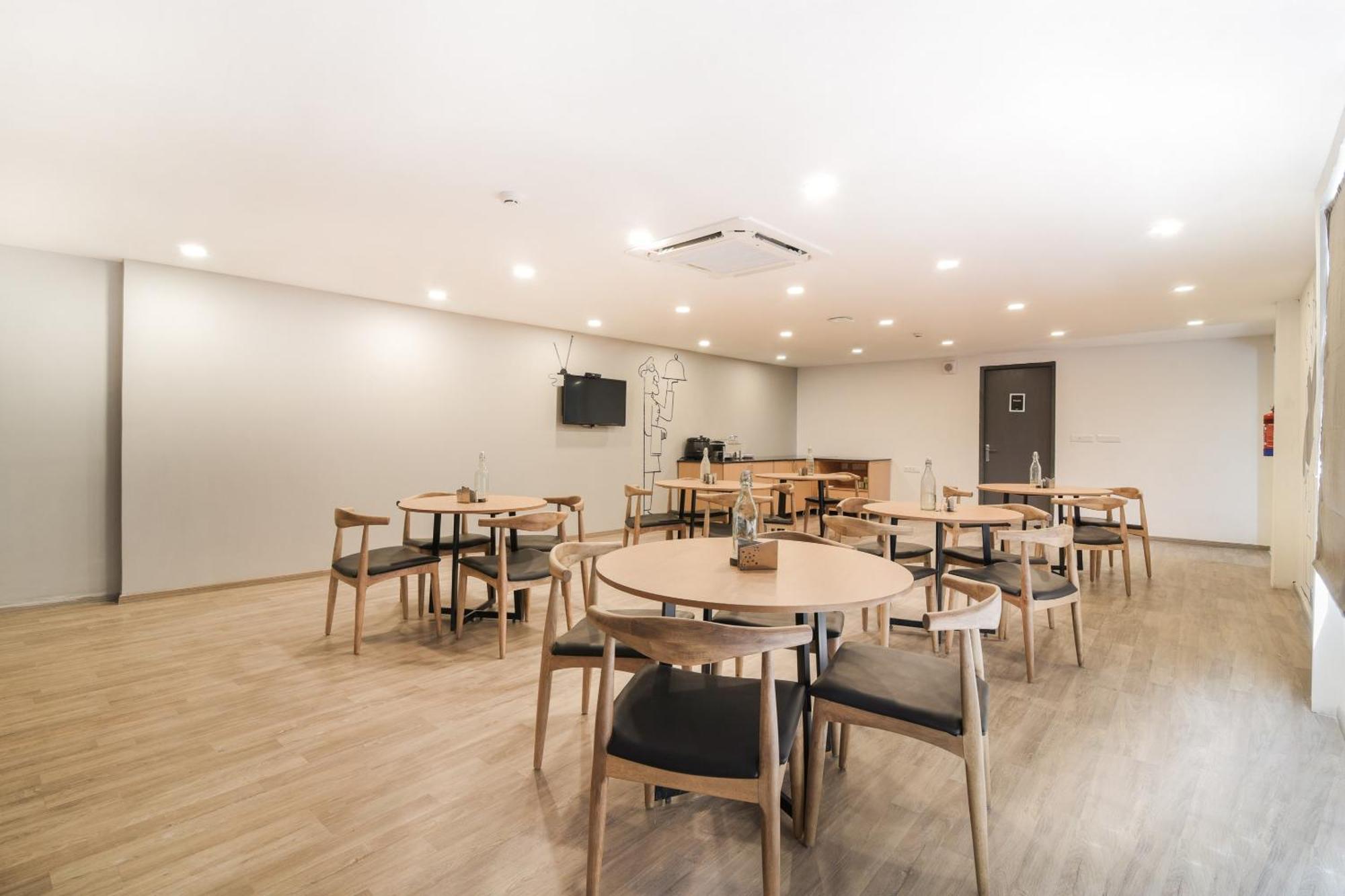 Super Townhouse Xotel Ченнаи Экстерьер фото