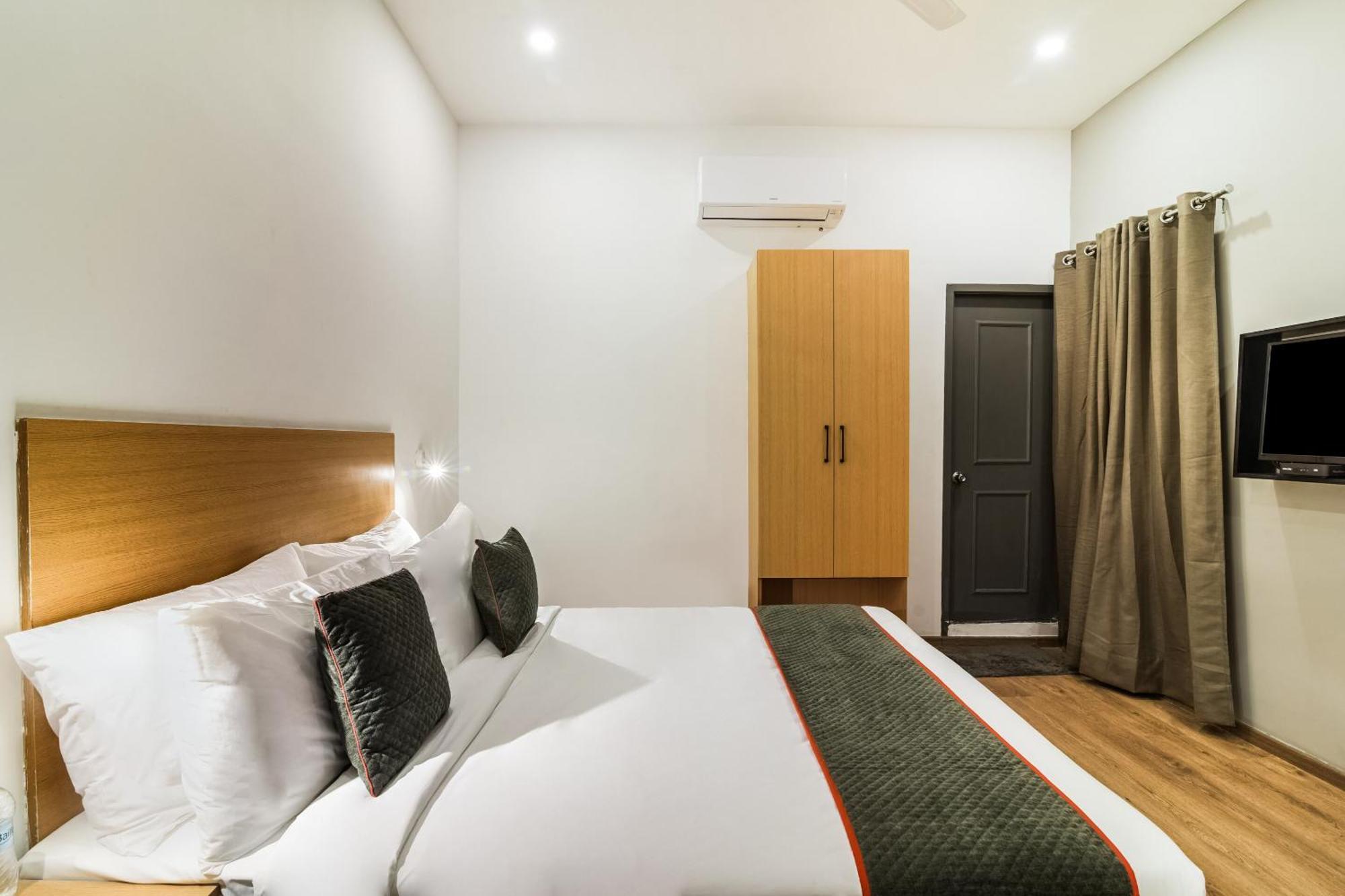 Super Townhouse Xotel Ченнаи Экстерьер фото